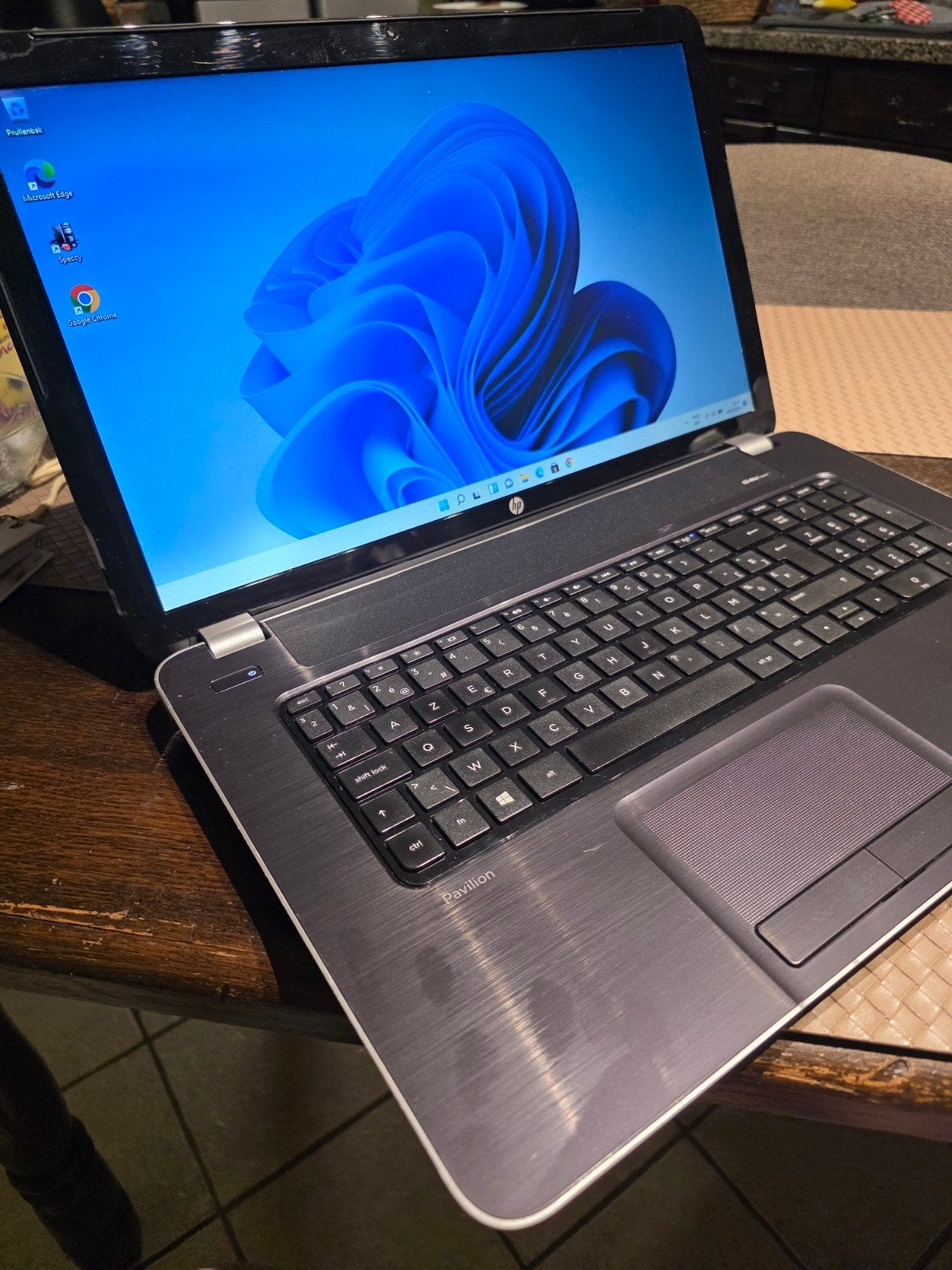 snelle 17 inch hp laptop i5 met windows 10 en office 2024., Enlèvement, SSD