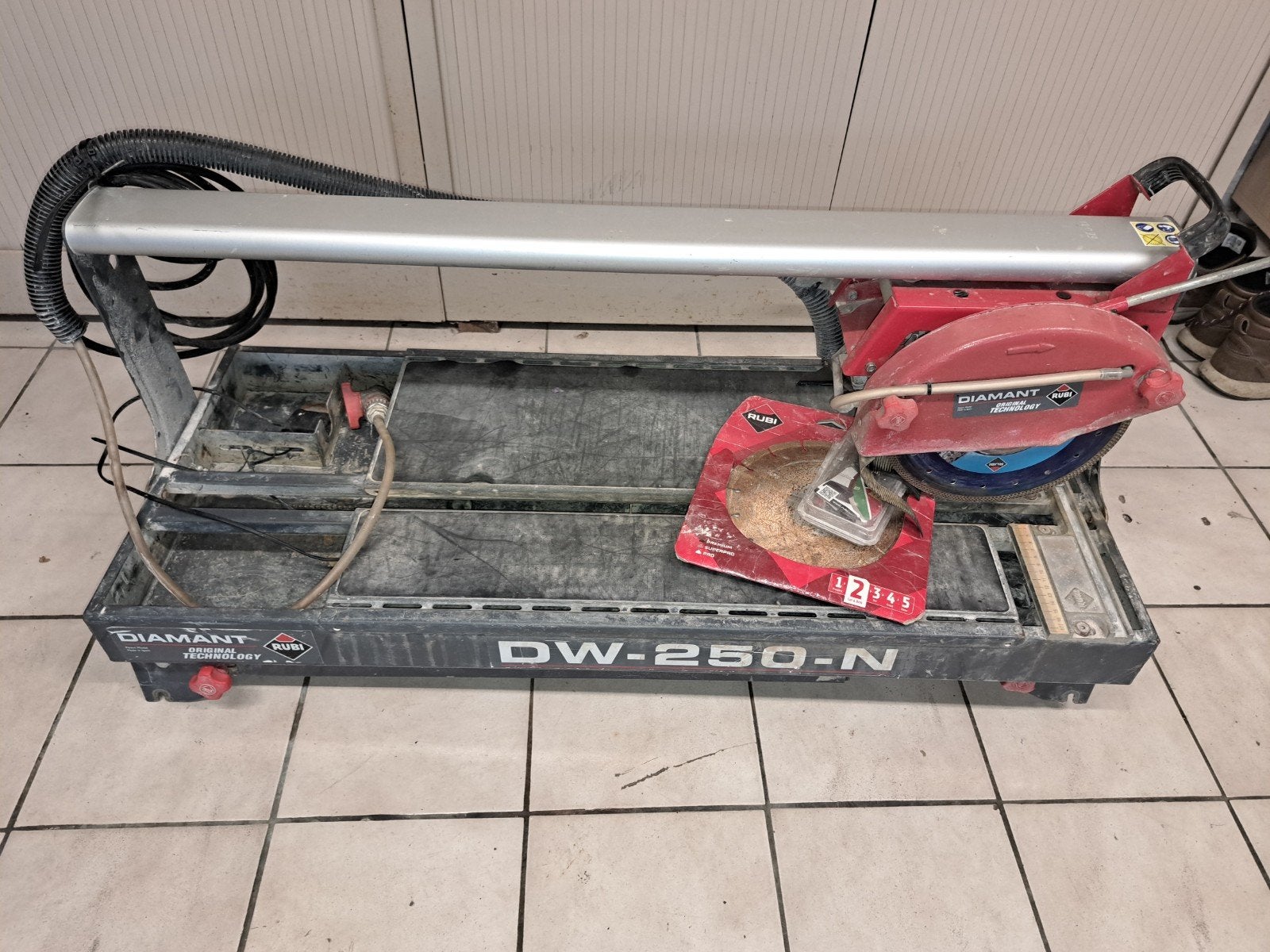tegelzaagmachine met water, Doe-het-zelf en Bouw, Gereedschap | Slijpmachines, Ophalen, Gebruikt, Overige typen
