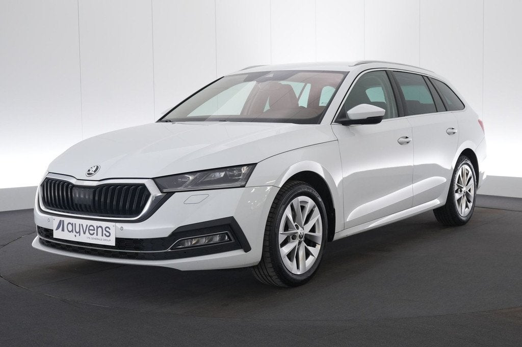 (2BGW222) Skoda Octavia Combi, Autos, Skoda, Phares entièrement LED, Achat, Euro 6, 5 portes
