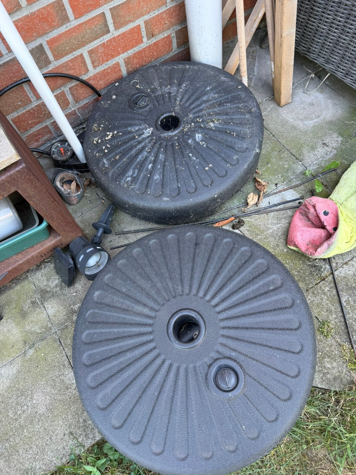 2 parasol voeten, Ophalen, Zo goed als nieuw