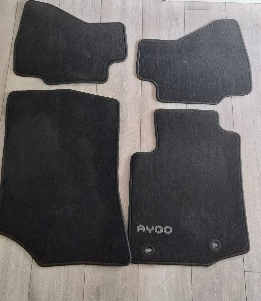 Tapis de voiture Toyoata Aygo, Envoi, Comme neuf