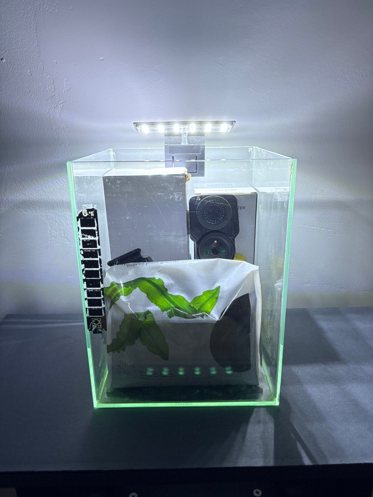 Aquarium 10 litres complet, Enlèvement, Comme neuf