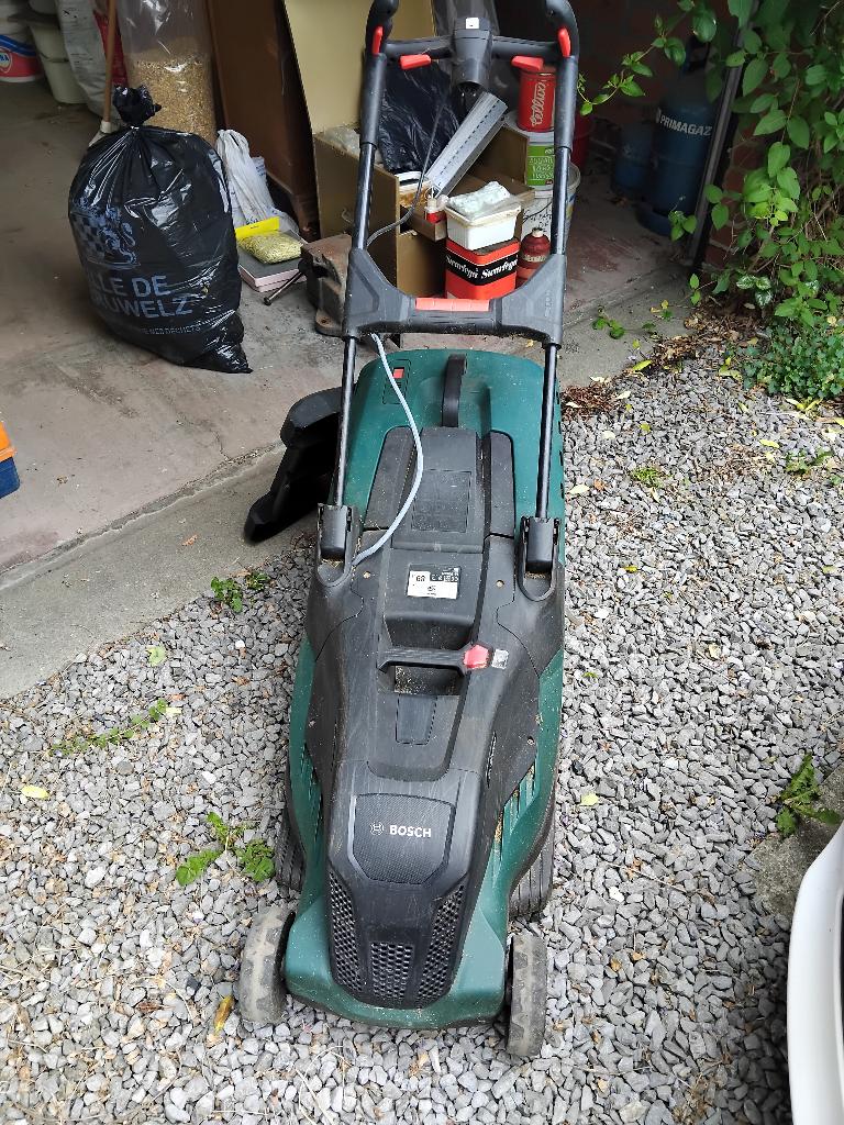 tondeuse Bosch 1800 Watts, Enlèvement