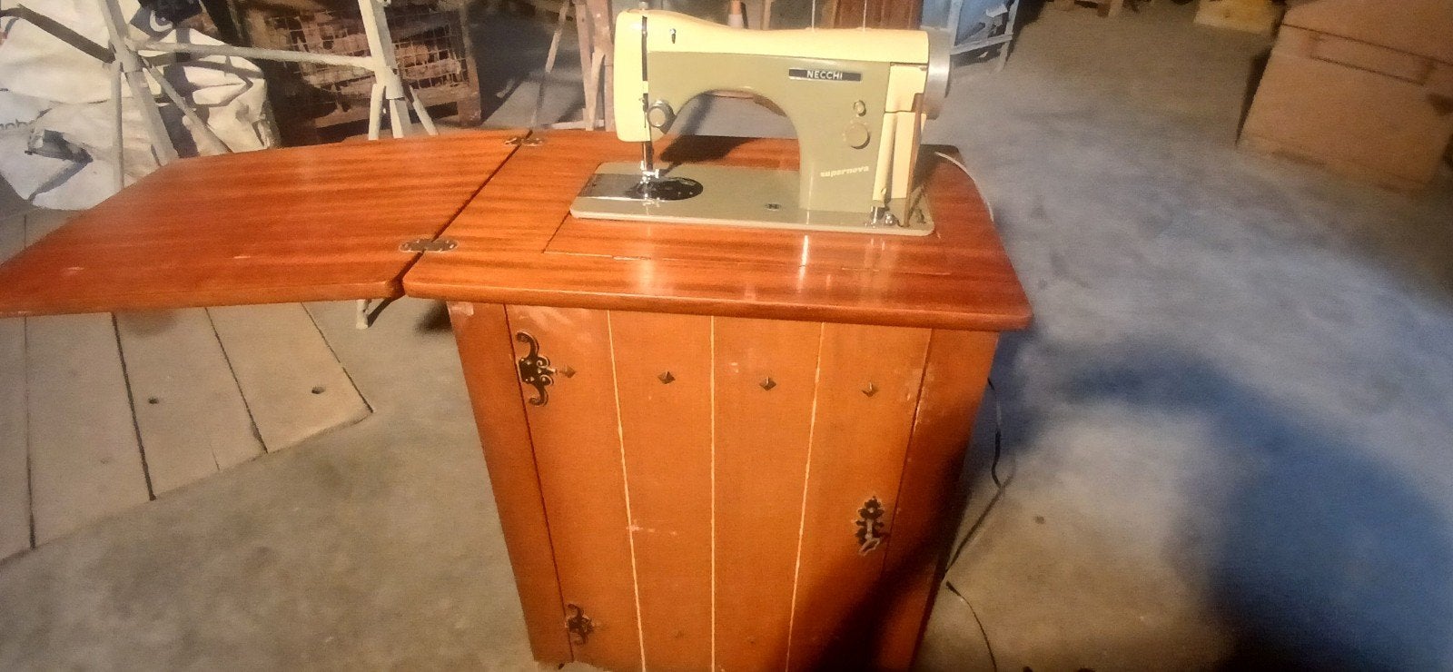 machine à coudre vintage Necchi Supernova encastrée, Antiek en Kunst, Antiek | Naaimachines, Ophalen