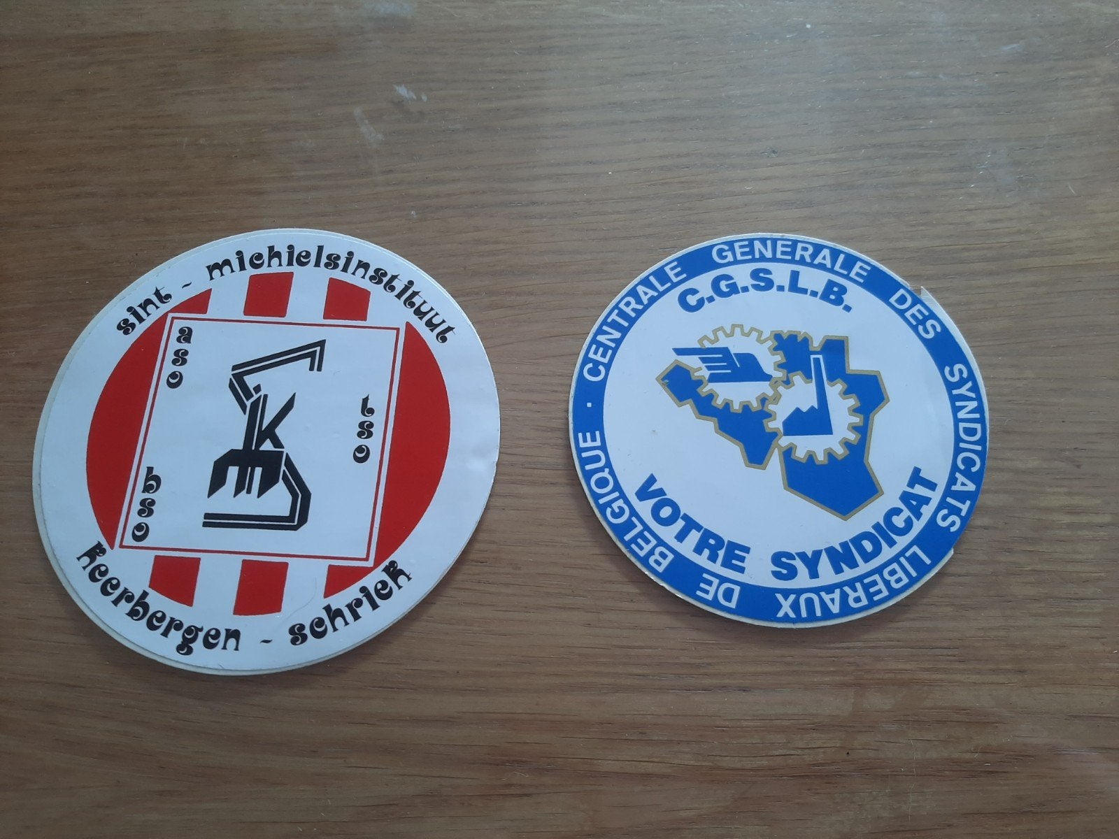 2 vintage Belgische stickers school St. Michiels & vakbond, Verzamelen, Ophalen of Verzenden