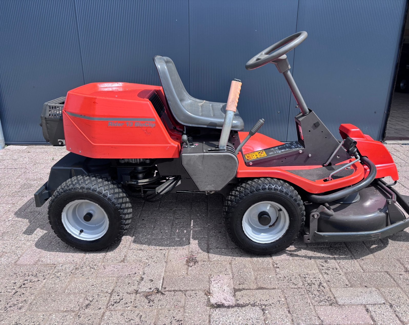 Husqvarna rider 13 straat in Nederland onder zwolle, Ophalen, Zo goed als nieuw, Mulchfunctie, 90 tot 120 cm