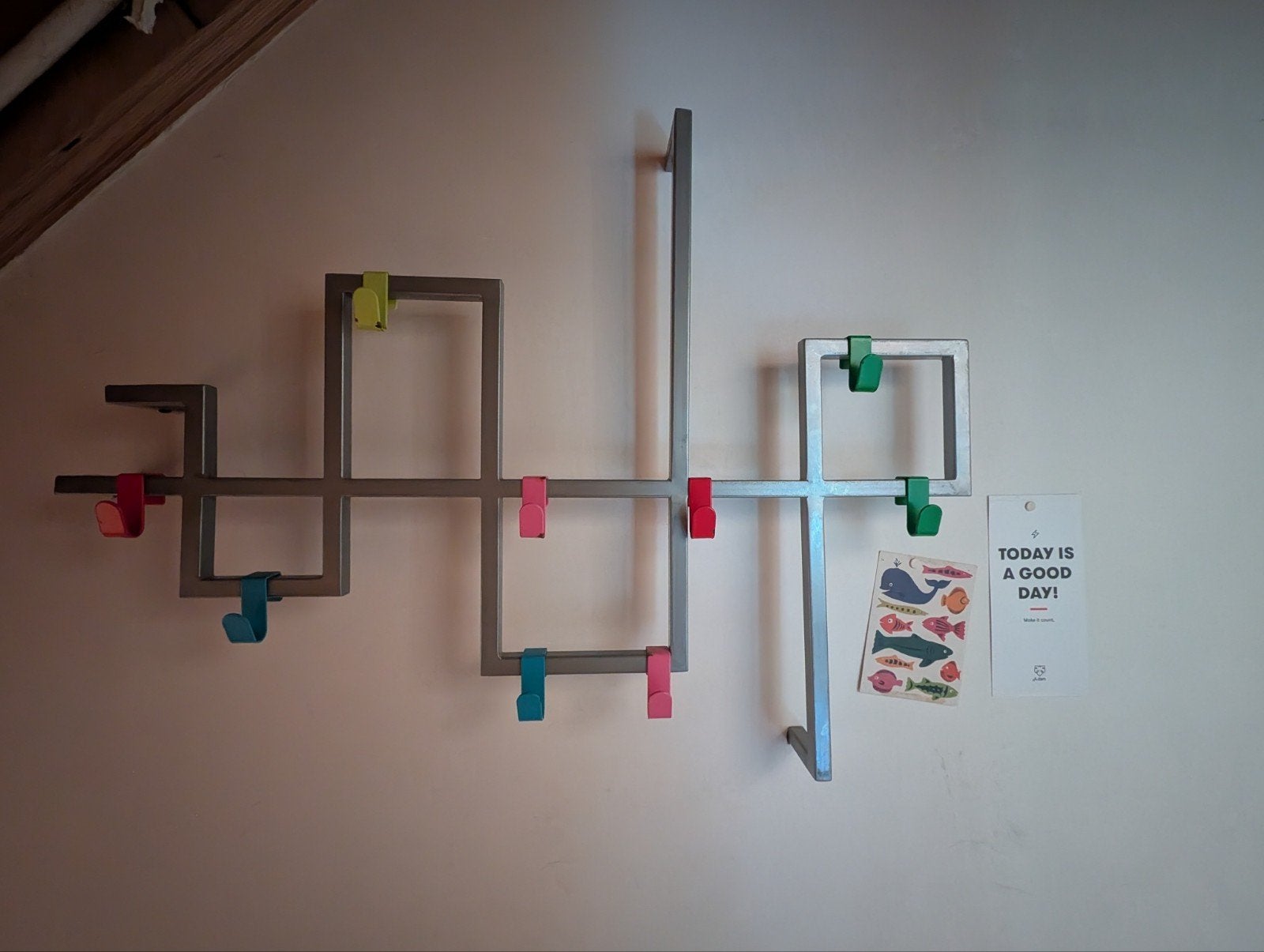 Porte-manteaux coloré, Enlèvement