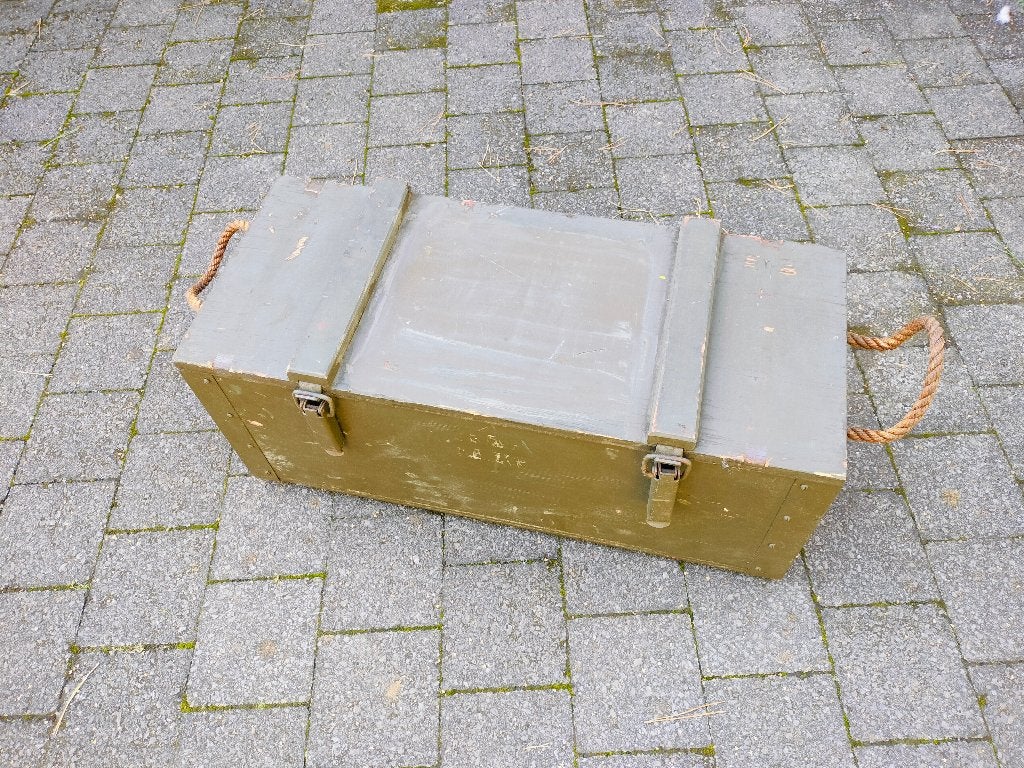 Oude houten legerkist., Enlèvement, Armée de l'air, Caisse ou Géocache