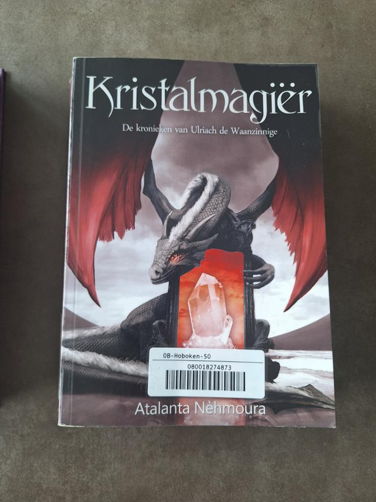 Atalanta Nèhmoura - Kristalmagiër, Boeken, Fantasy, Ophalen of Verzenden, Atalanta Nèhmoura