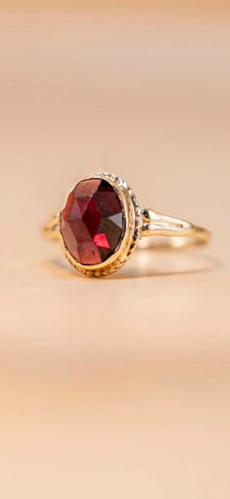 14 kr gouden ring met robijn, 18 tot 19, Verzenden, Zo goed als nieuw, Met edelsteen