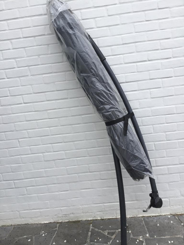 Zweefparasol met ratel, Tuin en Terras, Ophalen, Zo goed als nieuw, Zweefparasol, Verstelbaar