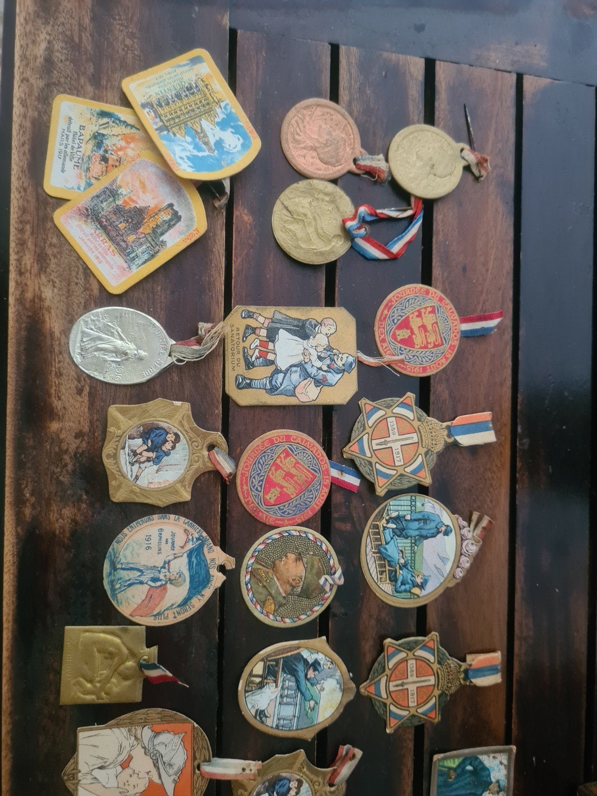 différentes médailles militaires en carton 1916