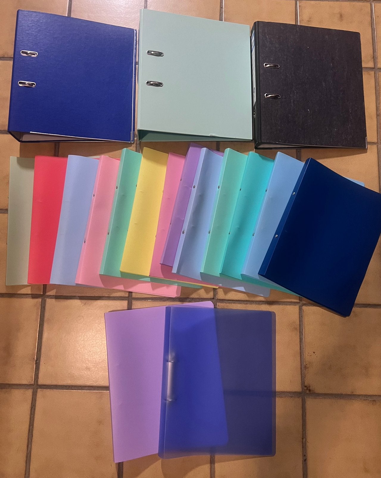 3 ringmappen, 13 dunne ringmappen, 2 plastic ringmappen, Diversen, Ophalen, Zo goed als nieuw