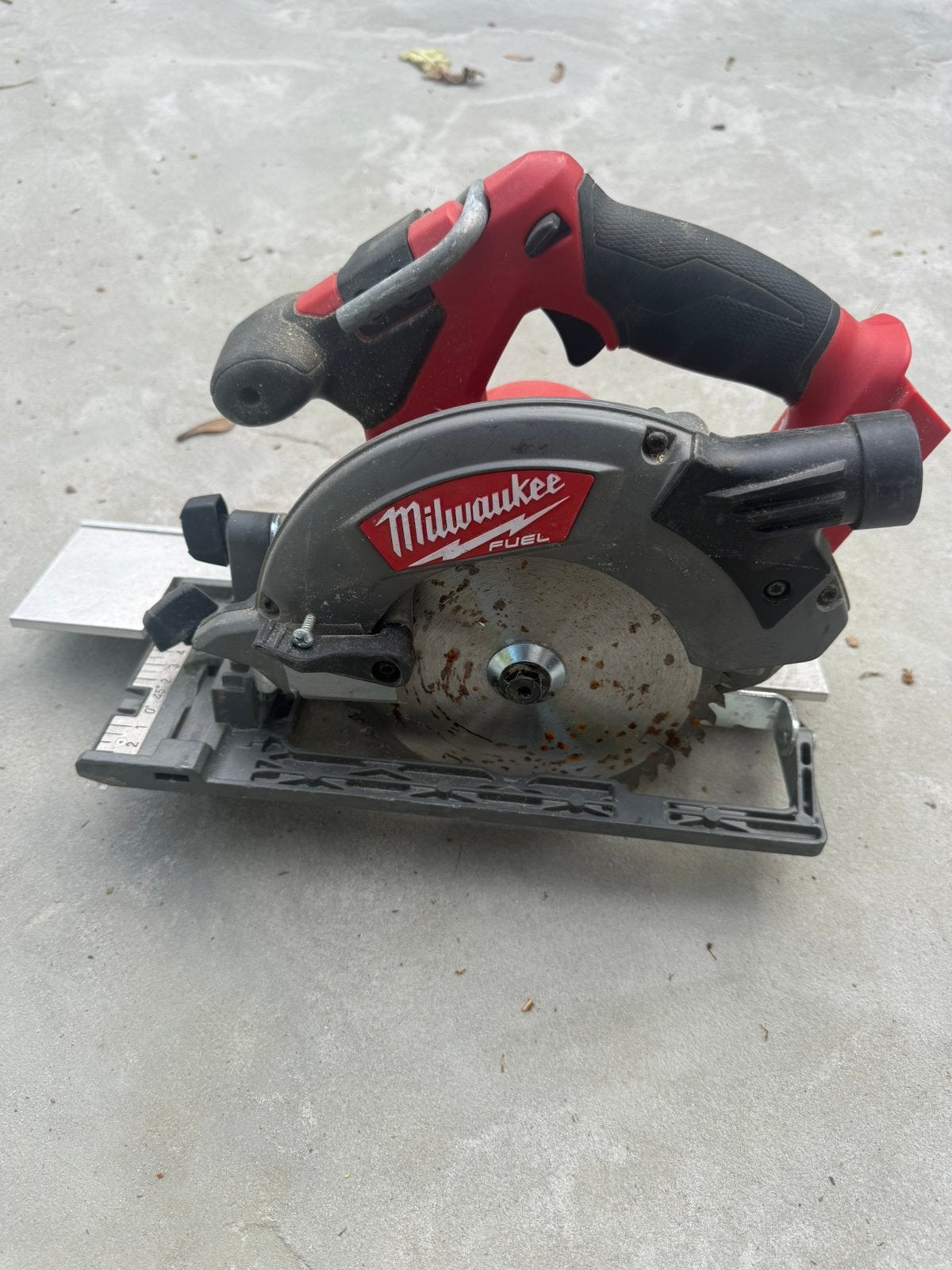 MILWAUKEE M18 CIRKELZAAG MÉT RAILS CCS55-0, Ophalen, Zo goed als nieuw, Cirkelzaag