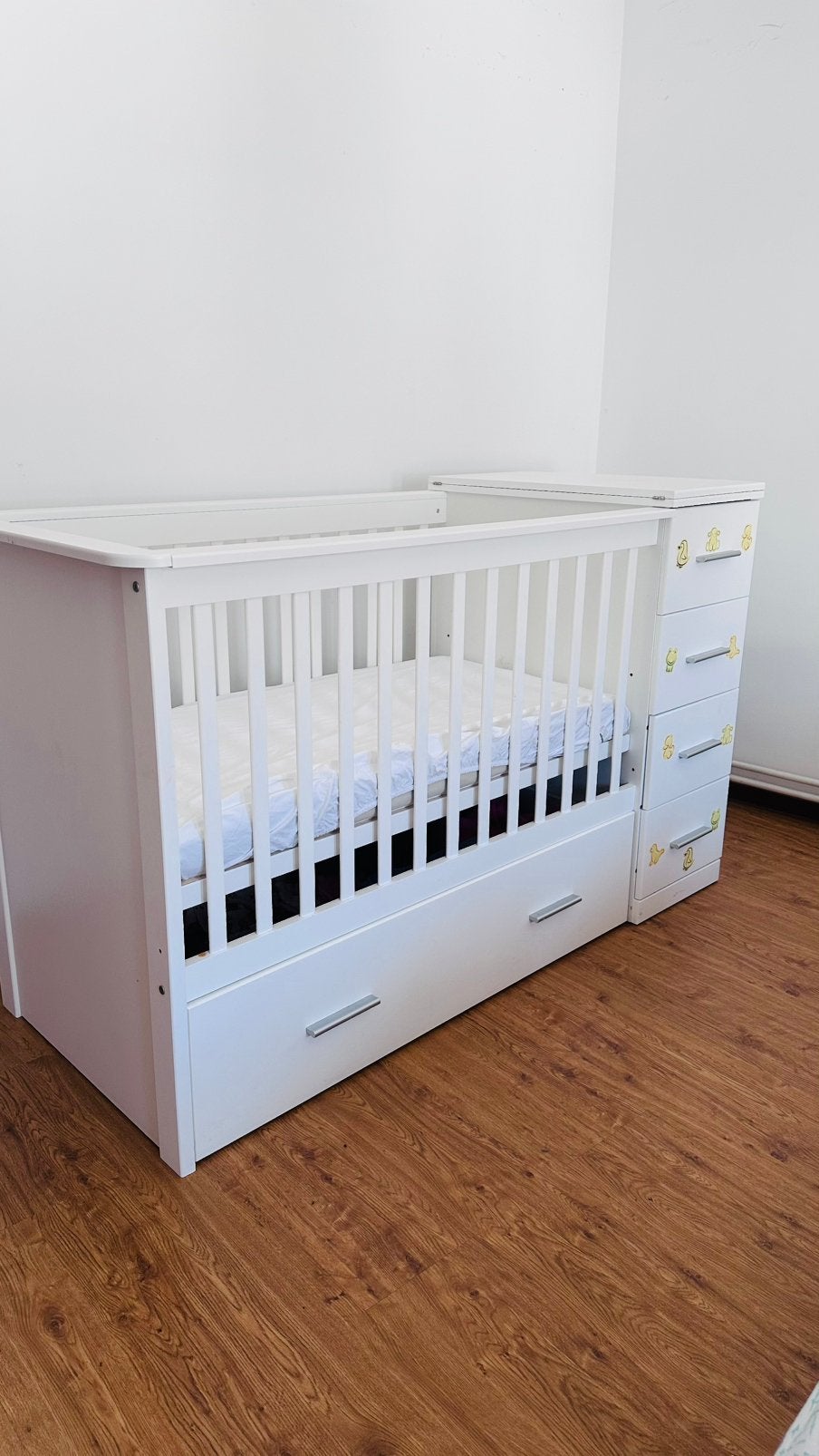 Lit bébé, Enfants & Bébés, Chambre d'enfant | Chambres d'enfant complètes, Enlèvement, Comme neuf