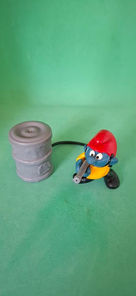 Brandweer smurf met rode muts en gele jas, Ophalen of Verzenden, Zo goed als nieuw, Overige Smurfen, Poppetje, Figuurtje of Knuffel