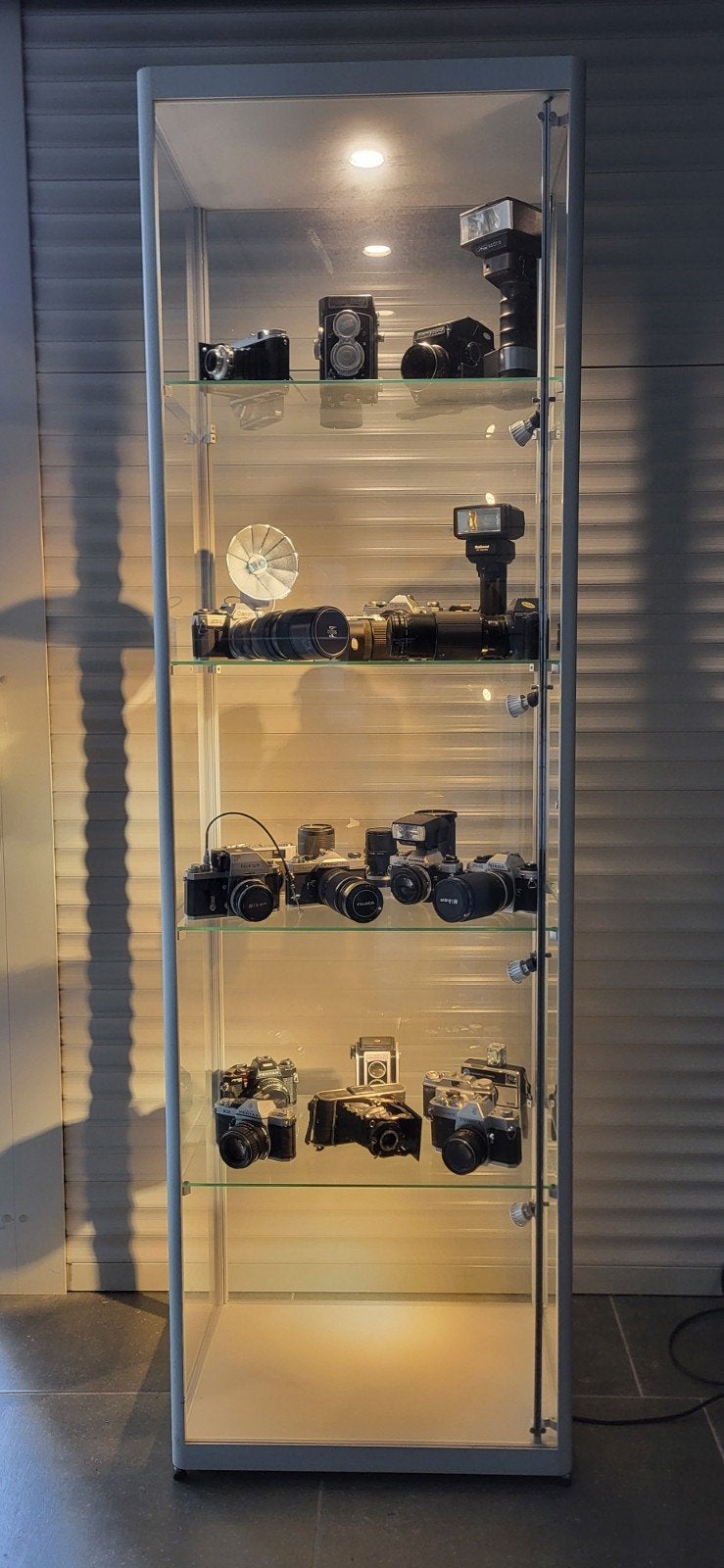 Kast met Vintage fototoestellen., Ophalen