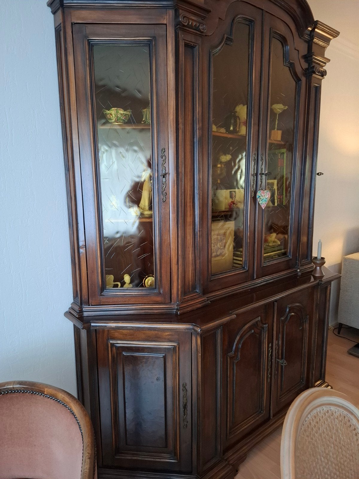 Imposante eikenhouten buffetkast met glazen vitrine, Antiek en Kunst, Ophalen
