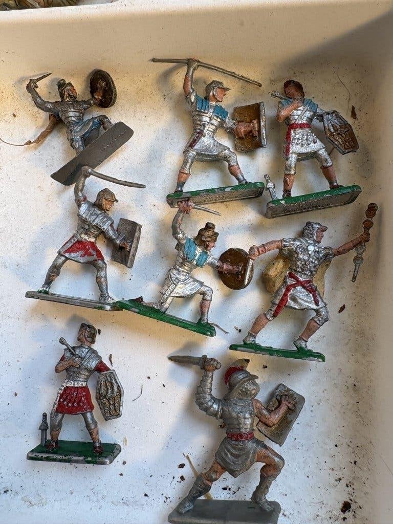 cresent toy figurines, Enlèvement ou Envoi, Utilisé, Humain