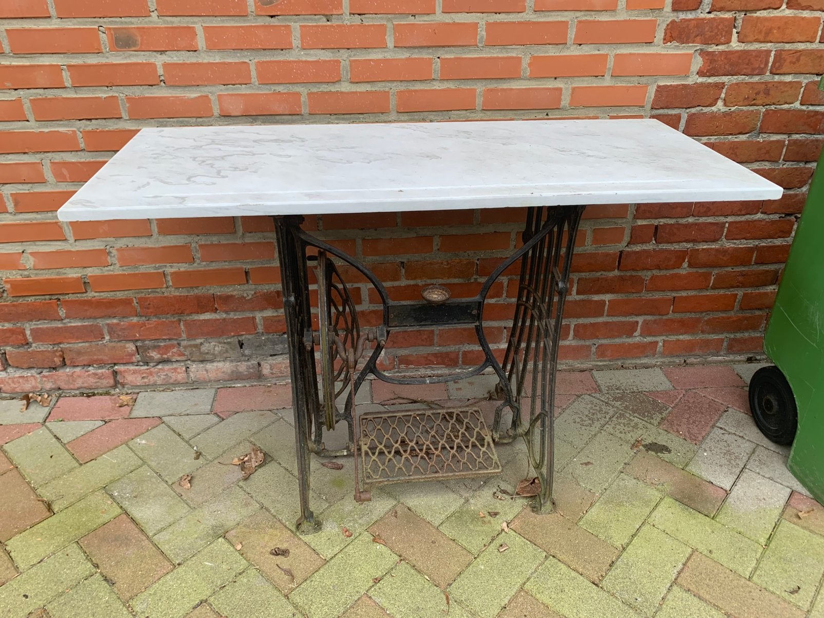 Buiten of binnen tafeltje witte Carrera marmeren blad, Ophalen, Zo goed als nieuw