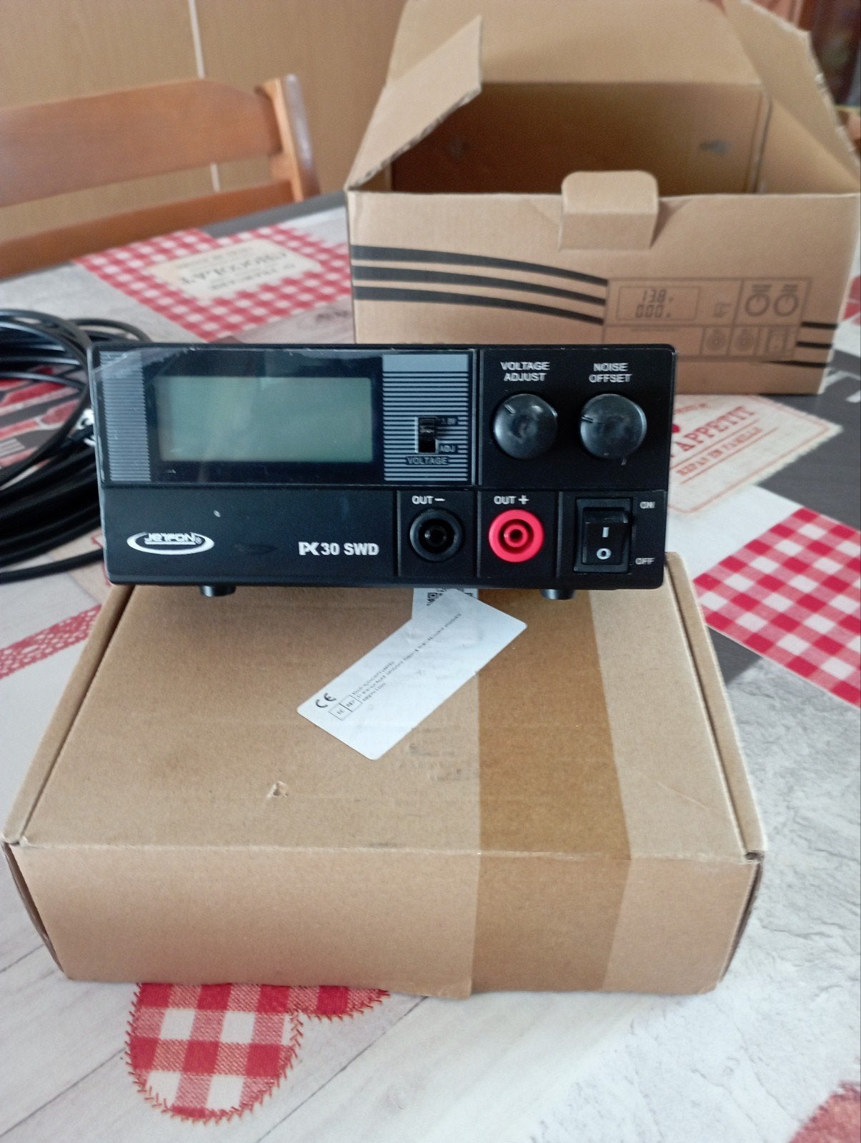 ALIMENTATION VARIABLE 30 A., Télécoms, Émetteurs & Récepteurs