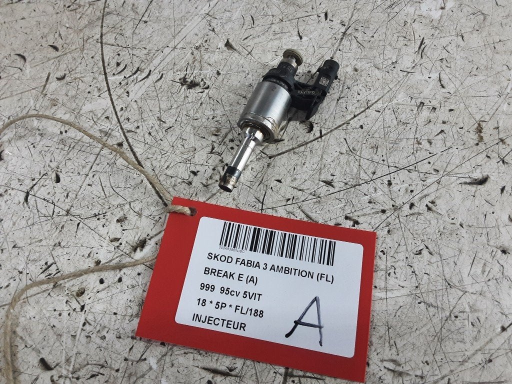 INJECTOR BRANDSTOF Fabia III Combi (NJ5) (04E906036AE), Gebruikt, Mevr. I. Hauben, Skoda, Rue de l'Espoir 34 34
4030  GRIVEGNÉE, BE
