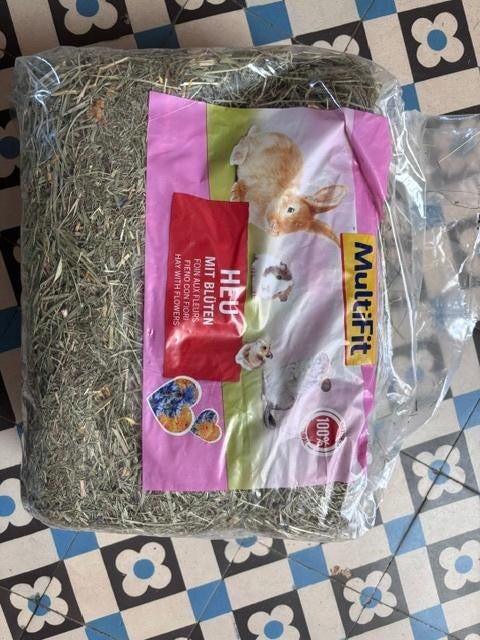 Du foin avec des friandises, Enlèvement, Neuf, Soins