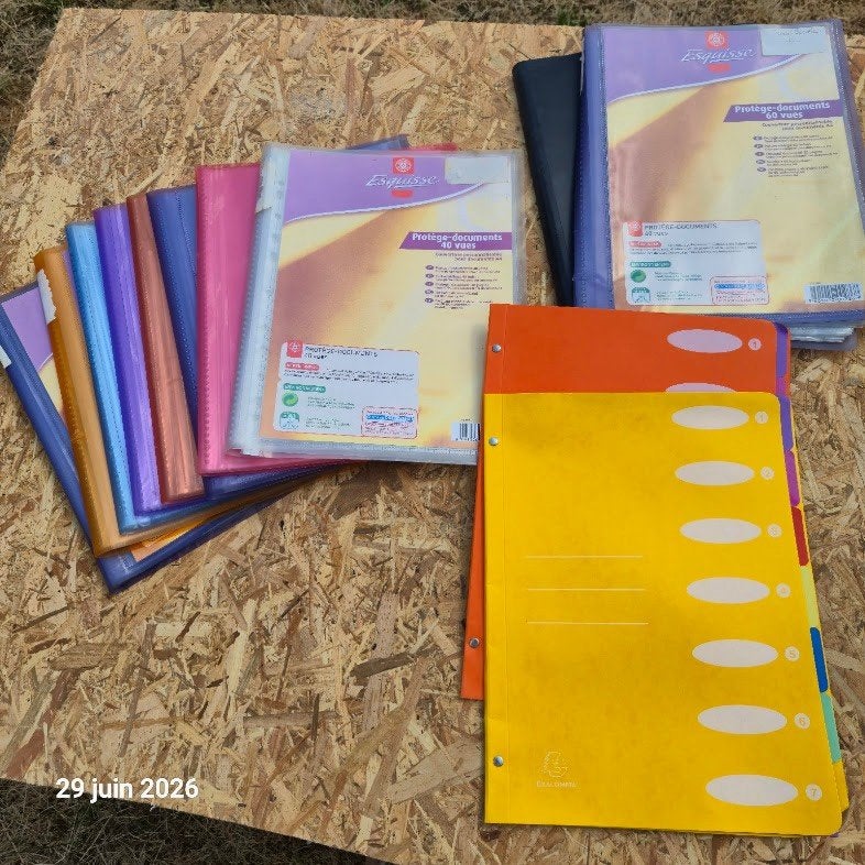 Lot de 8 porte documents ou lutrins 40 pages et 2 de 60, Divers, Accessoires de bureau, Envoi, Comme neuf
