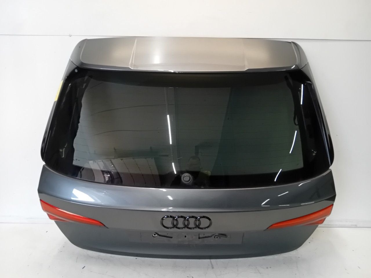 Achterklep Audi A4, Onderdelen@venauto.nl, Van der Ven Autorecycling B.V., Gebruikt, Ettenseweg 76, 4706 PB Roosendaal, The Netherlands