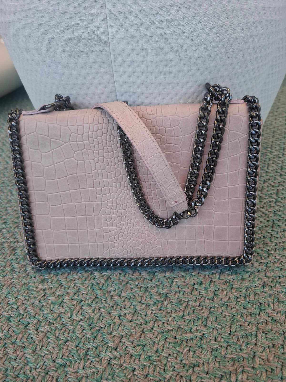 Sac cuir croco rose chaîne bandoulière, Enlèvement ou Envoi, Comme neuf, Rose, Cuir