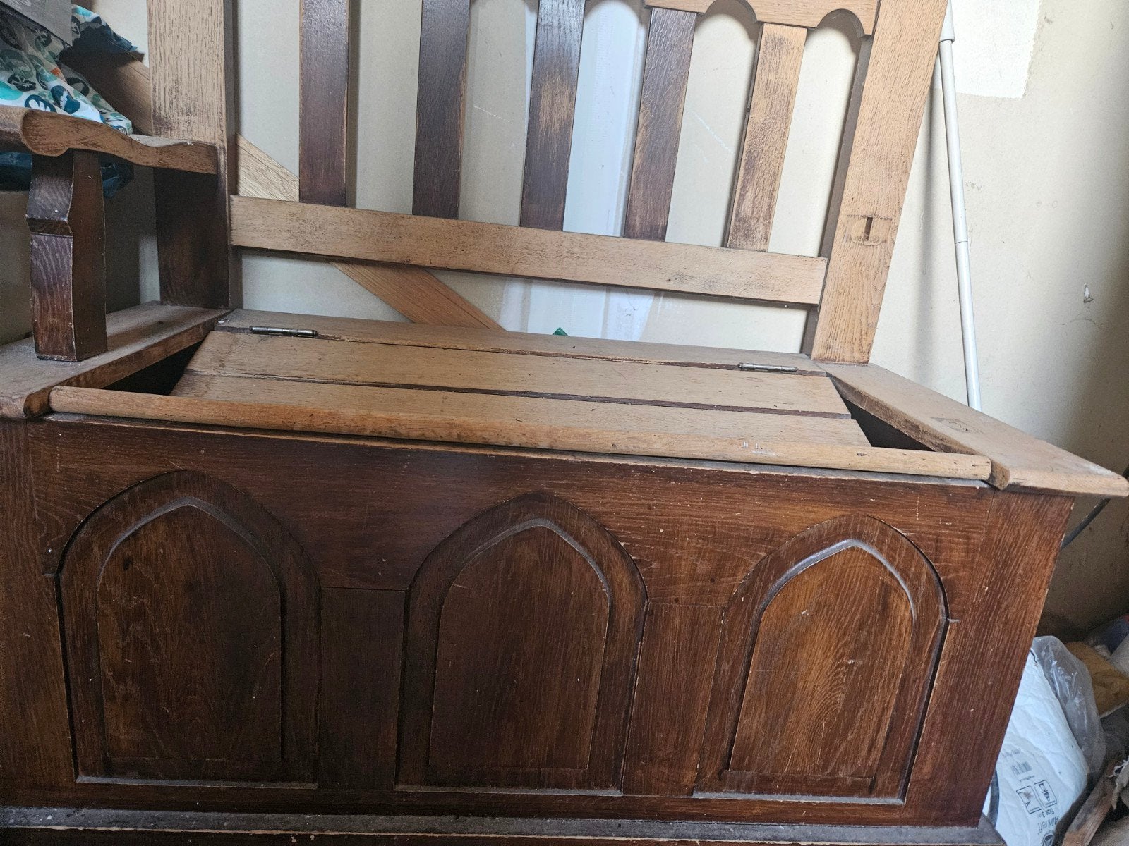 Banc-coffre ancien en bois massif (À restaurer), Maison & Meubles, Enlèvement, Utilisé
