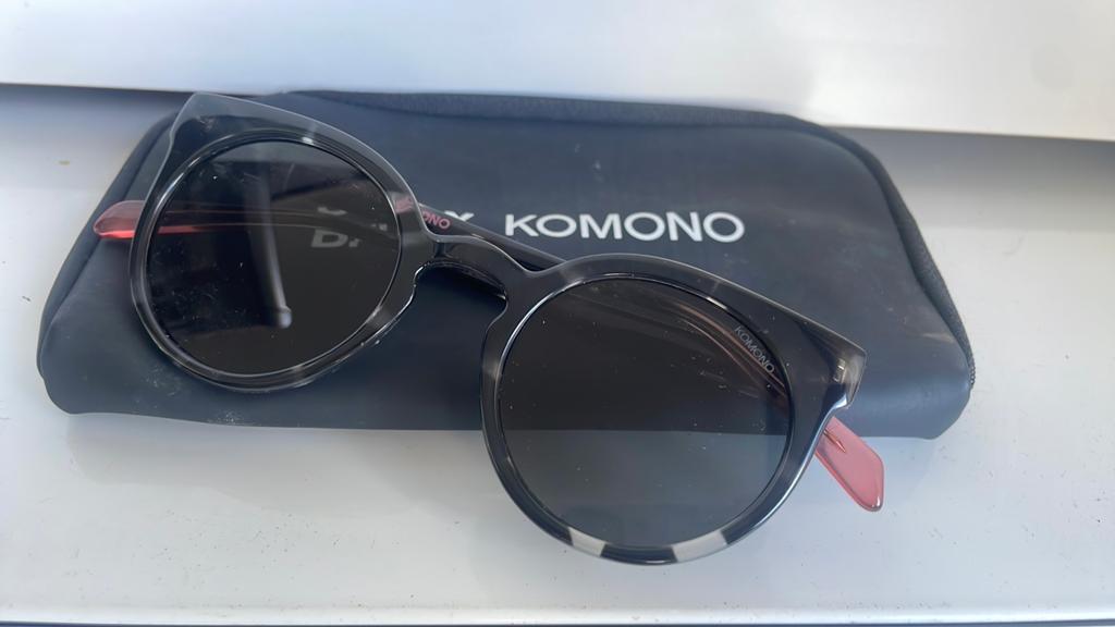 Stubru x Komono zonnebril, Handtassen en Accessoires, Zonnebrillen en Brillen | Dames, Ophalen of Verzenden, Zo goed als nieuw