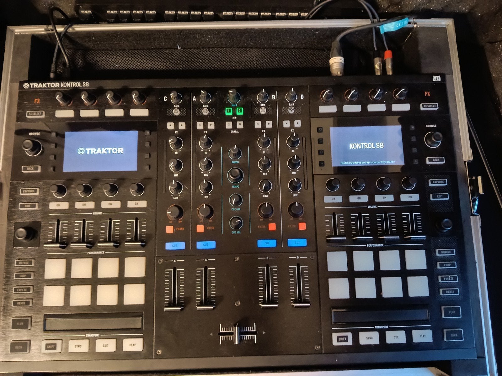 Traktor S8 DJ controller, Musique & Instruments, Équipement Midi, Enlèvement ou Envoi