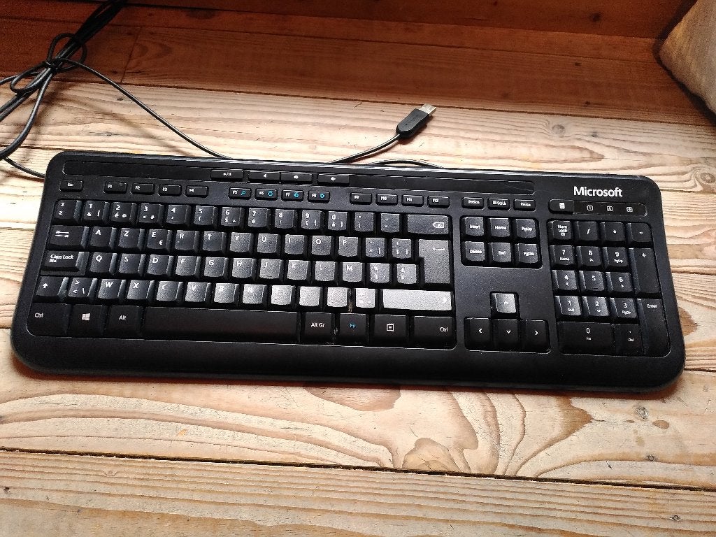 Microsoft wired keyboard 600 met usb, Azerty, Ophalen of Verzenden, Zo goed als nieuw, Microsoft