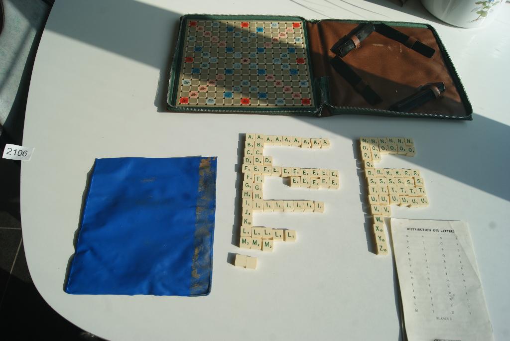 gezelschapspelen Cluedo, scrabble, antiek ganzenspel, Ophalen, Gebruikt