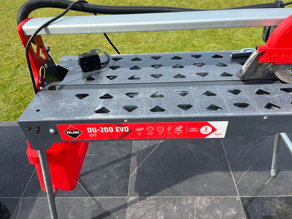 Scie à carreaux avec eau, Bricolage & Construction, Enlèvement, Comme neuf, Moins de 30 mm