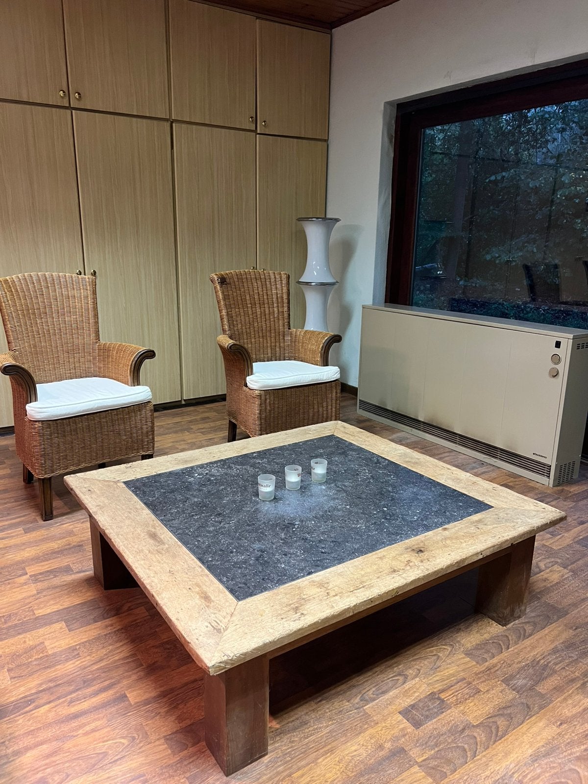 Prachtige salontafel in hout met blauwe steen, Huis en Inrichting, Ophalen, Zo goed als nieuw