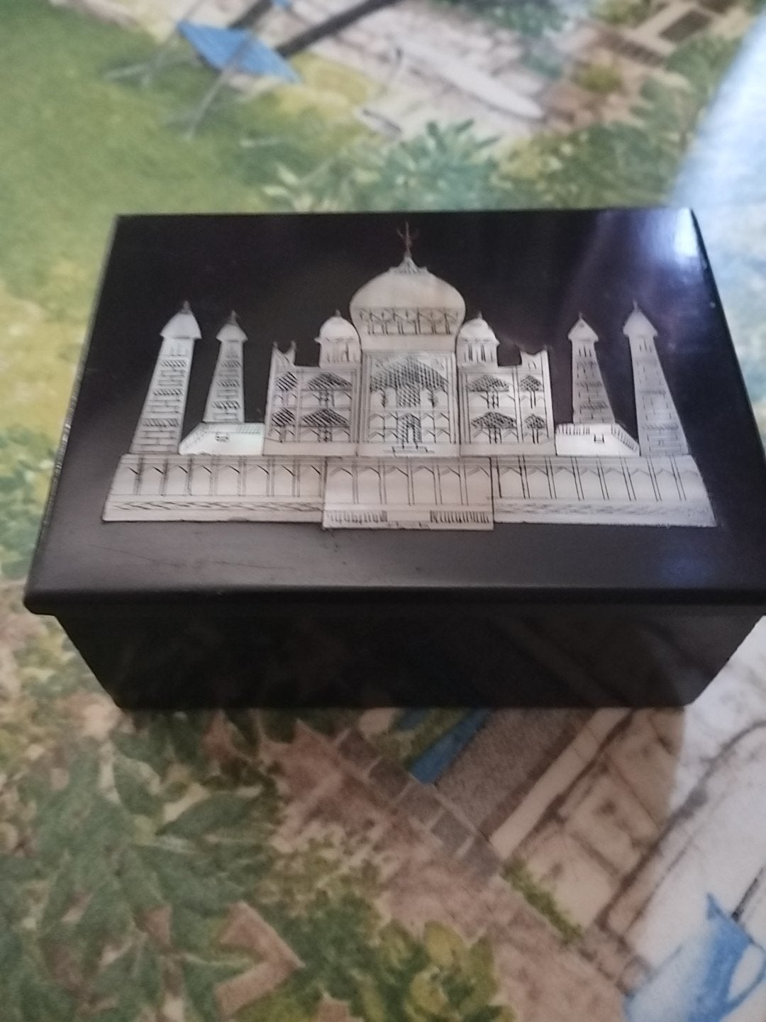 Boîte a bijoux marbre noir et nacre Taj Mahal, Enlèvement