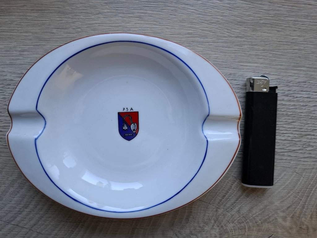 Asbak porselein 73 Regiment zware Artillerie ABL, Envoi, Armée de terre, Emblème ou Badge