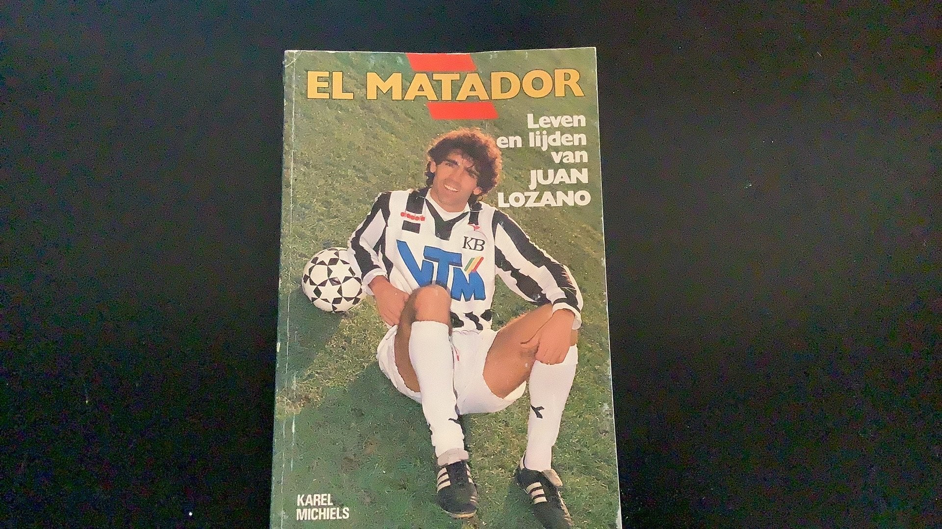 Boek Juan Lozano, speler Beerschot, Anderlecht, Real Madrid,, Ophalen of Verzenden, Gelezen, Balsport