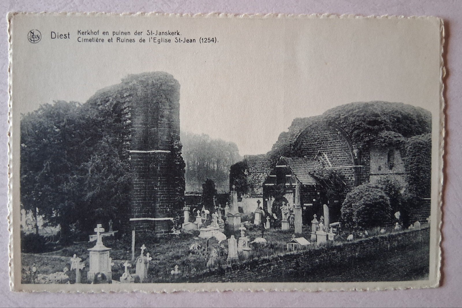 vintage Postkaart Kerkhof en puin van St. Janskerk Diest, Ophalen of Verzenden