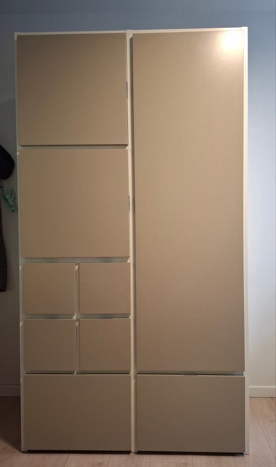 Kleerkast met legplanken en lades, Enlèvement, Armoire