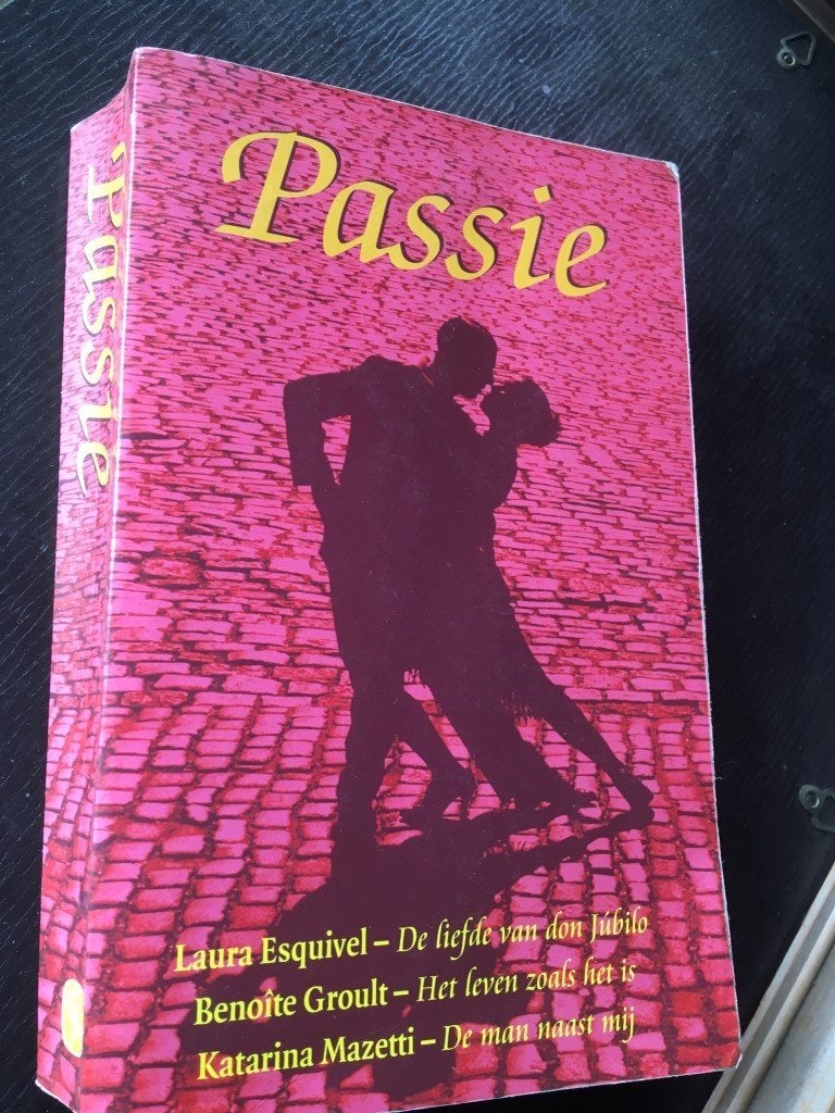3 romans in 1 boek Passie: Esquivel - Groult - Mazetti, Ophalen of Verzenden