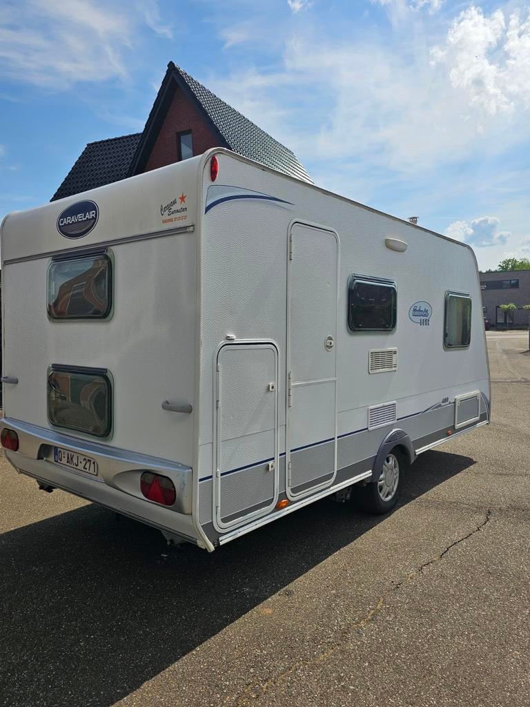 Téléviseur mobile Caravelair Antares Luxe 426 2011 avec lits, Caravanes & Camping, Caravanes, Entreprise, Caravelair, Lits superposés