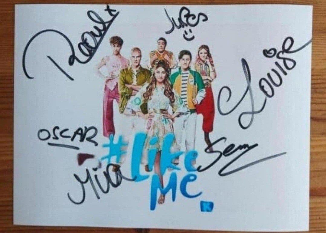 Gesigneerde foto van Like Me., Verzenden, Gesigneerd