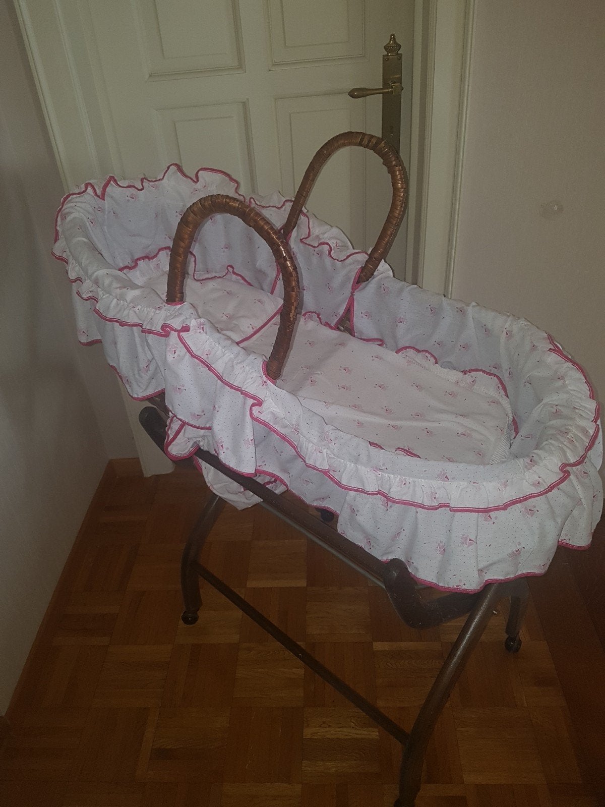 Vintage babywiegje te koop + gratis babykledy, Ophalen
