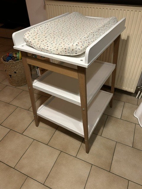 Table d'allaitement - bois/blanc, Utilisé, 50 à 70 cm, 75 à 100 cm, Bord surélevé