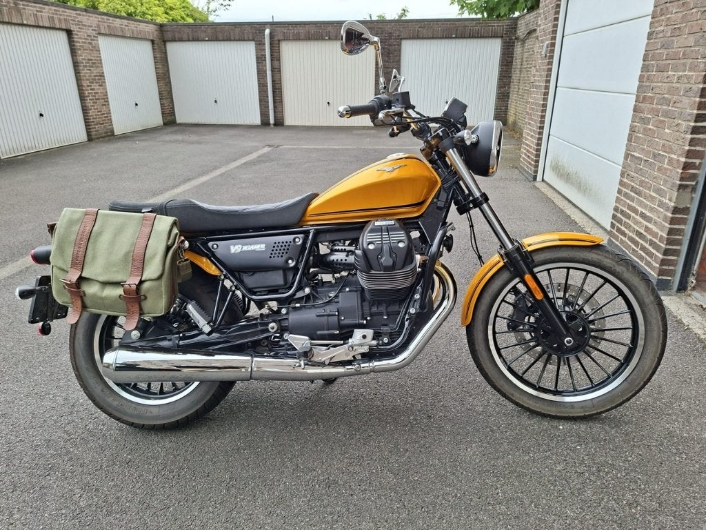 moto guzzi, Motos, Motos | Moto Guzzi, Plus de 35 kW, 2 cylindres, Naked bike, Neuf