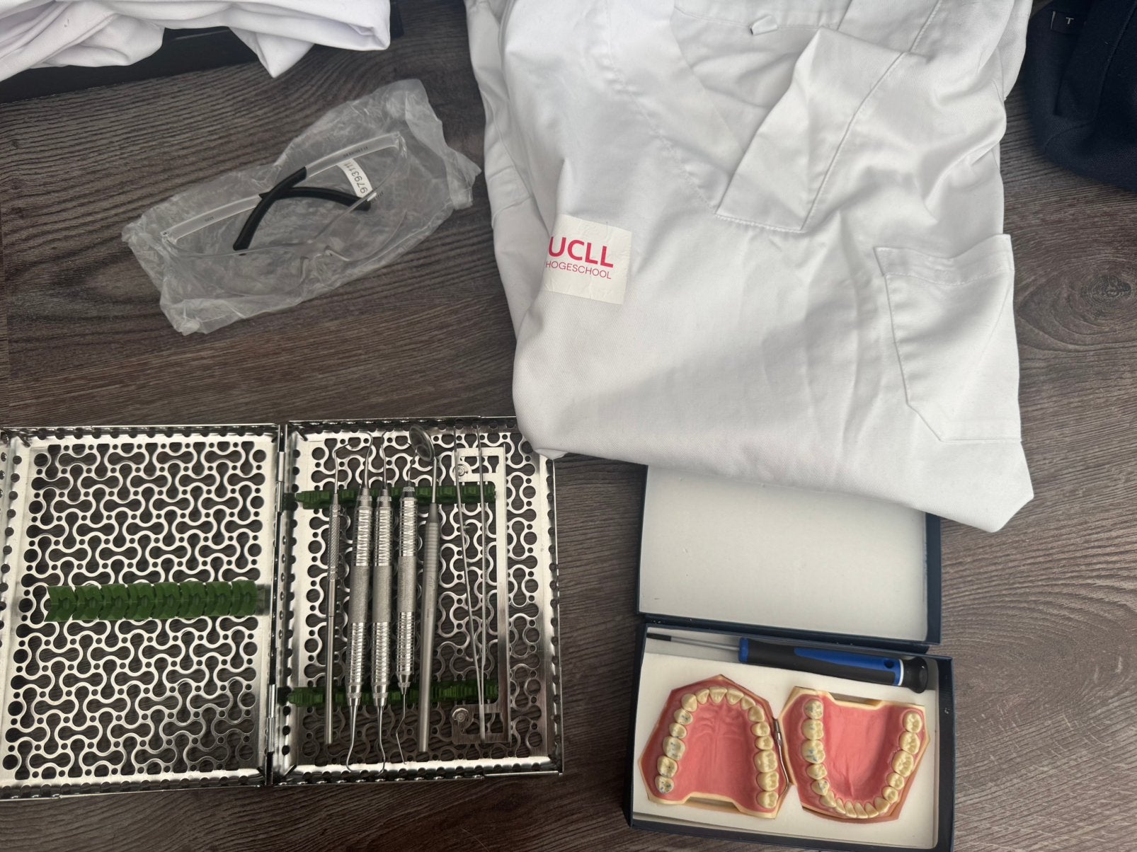 MONDZORG Trousse met instrumenten + Frasacokaken, Caravans en Kamperen, Ophalen, Zo goed als nieuw