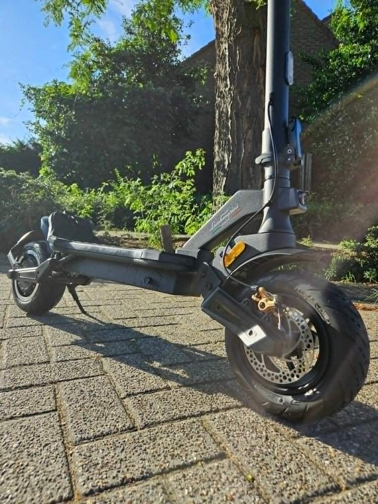 Lamborghini step Alex Bronze, Fietsen en Brommers, Steps, Ophalen, Zo goed als nieuw, Elektrische step (E-scooter), Lamborghini